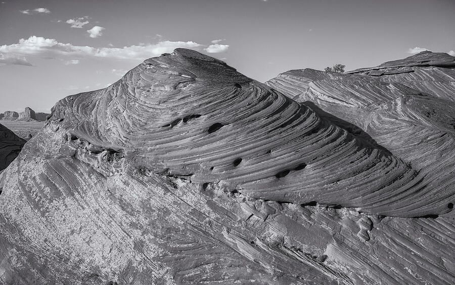 joancarroll's tweet photo. Monument Valley AZ Cow Patties BW! https://t.co/XFu9oURpbN #cowpatties #blackandwhite #monumentvalley #western #rockformation #rocks #erosion #landscape #geology #sandstone #artforsale #wallartforsale #giftideas @joancarroll https://t.co/GgLzfkBUUc