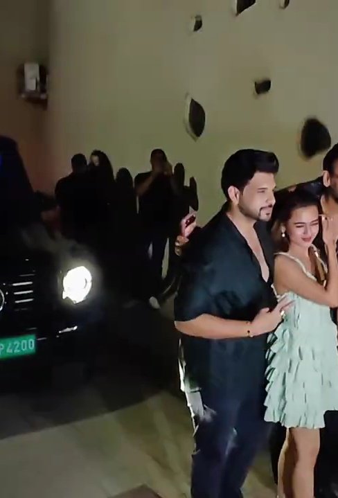 pawnishotasf_'s tweet photo. Fastbhaag spotted at desi bling party
#TejRan https://t.co/Xo7j7POjmn