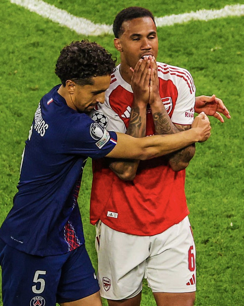 DonShelby_'s tweet photo. Antes de ir a festejar la Champions con sus compañeros, Marquinhos se ha ido directo a consolar a Gabriel.

ESTO ES EL FÚTBOL, SEÑORES. https://t.co/Mr2diOJzM0
