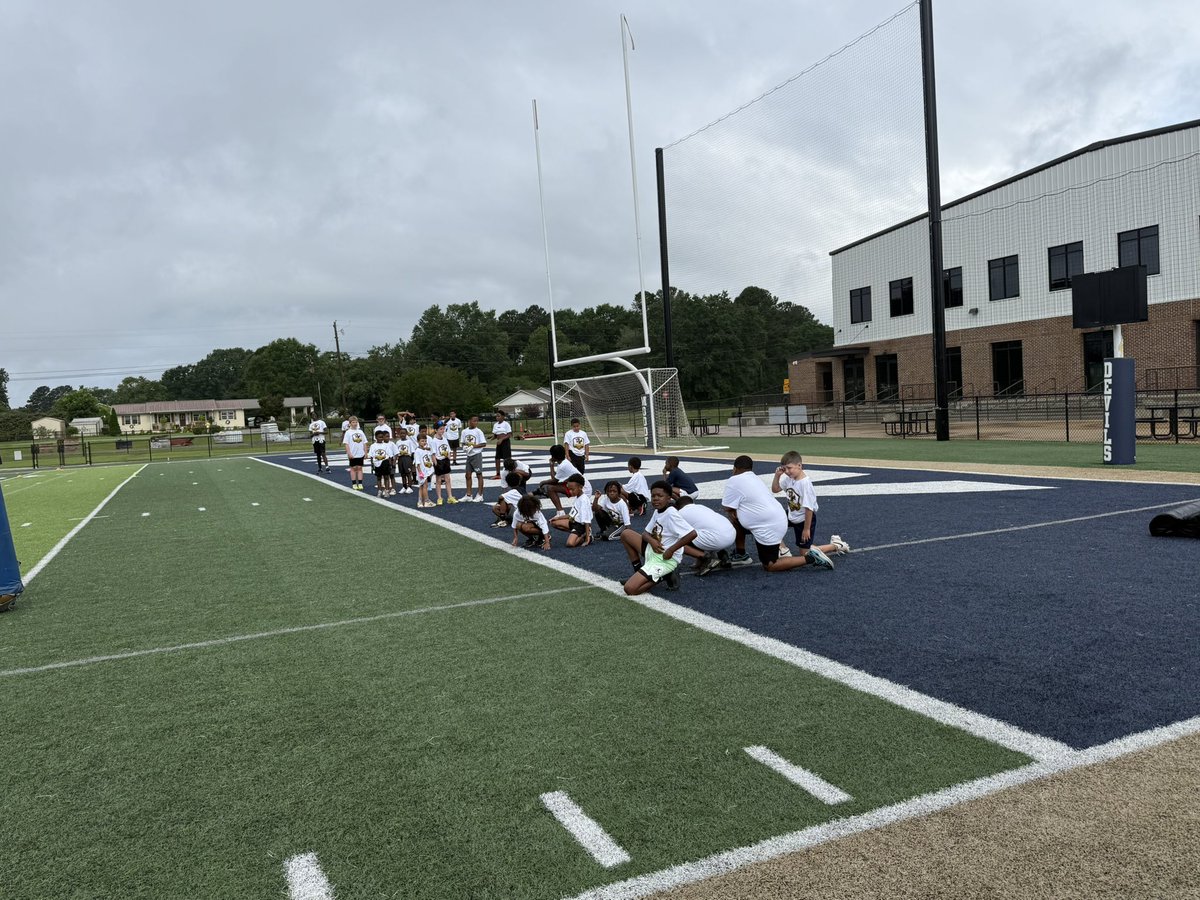 TribSportsLive's tweet photo. Sights and sounds from @Josiahdozier04 Playmaker football camp today (thread). 

@tayw777 @CoachMosley24 @roc_willis @juhill20 @MoodyFBall @ashlynmcooke https://t.co/FRnzMCA7Mh