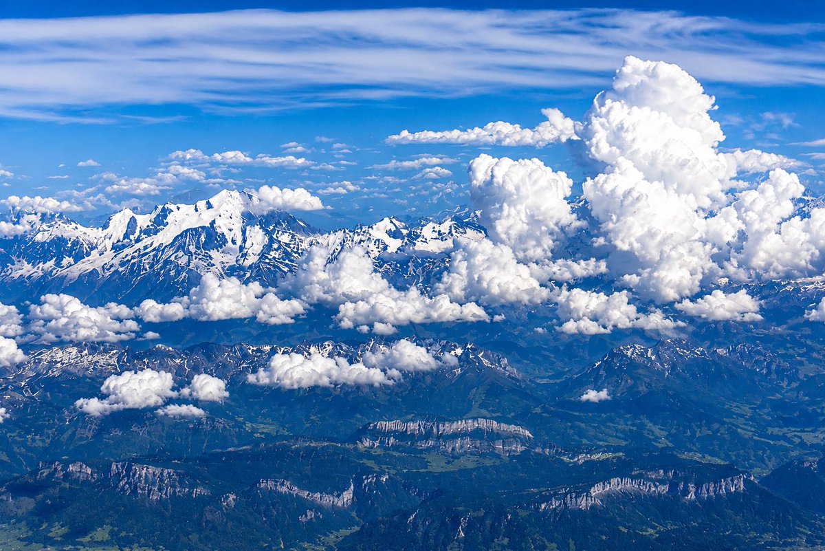 jrambaud's tweet photo. Los #Alpes . Panorama desde #Alemania #Glaciar #Aletsch creo que se ve el #Matterhorn o #Cervino y en últimas dos macizo del #MontBlanc
Con #tormenta cercana https://t.co/PEk9CvR8bE