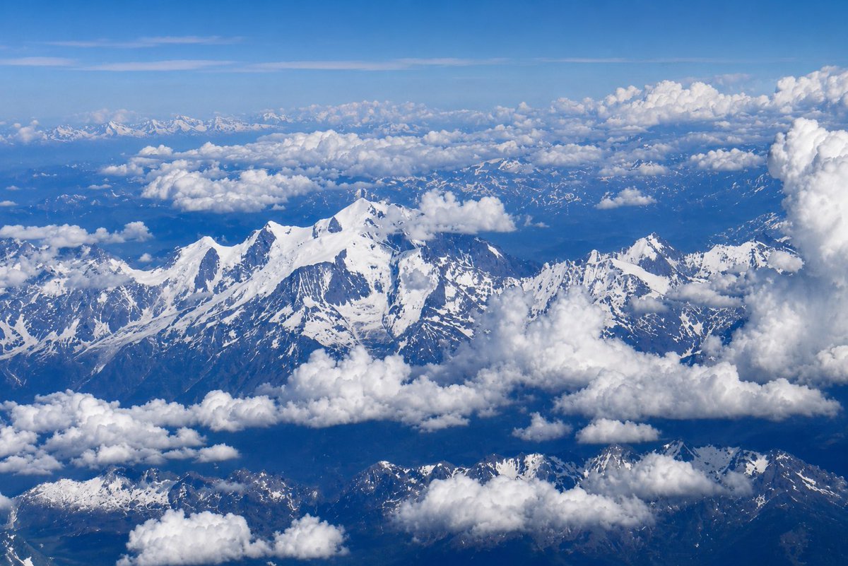 jrambaud's tweet photo. Los #Alpes . Panorama desde #Alemania #Glaciar #Aletsch creo que se ve el #Matterhorn o #Cervino y en últimas dos macizo del #MontBlanc
Con #tormenta cercana https://t.co/PEk9CvR8bE