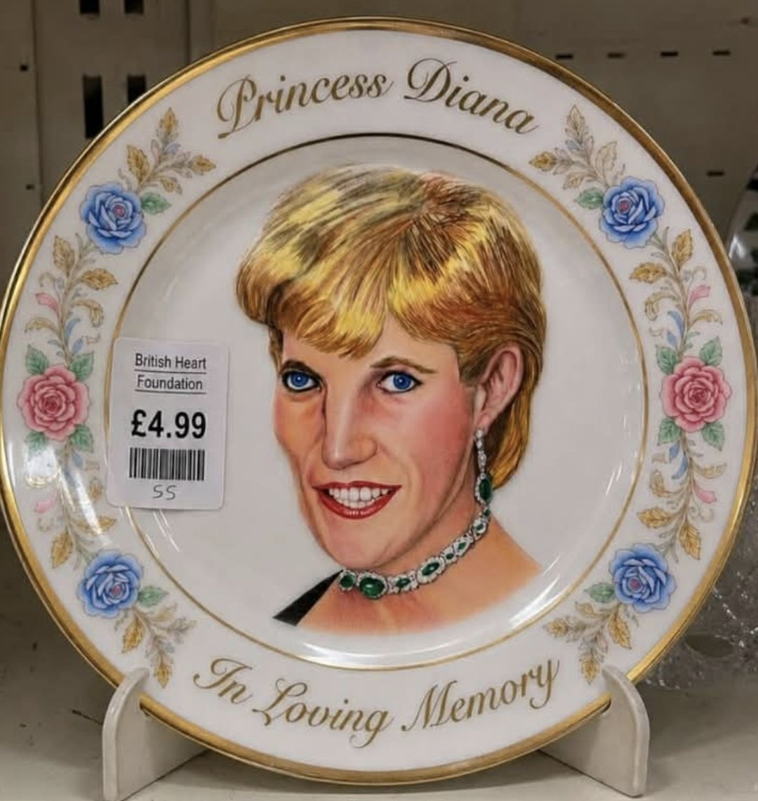 Retr0Joe's tweet photo. Excuse me lady... @CharityShopSue https://t.co/NIkyj8Bfpi