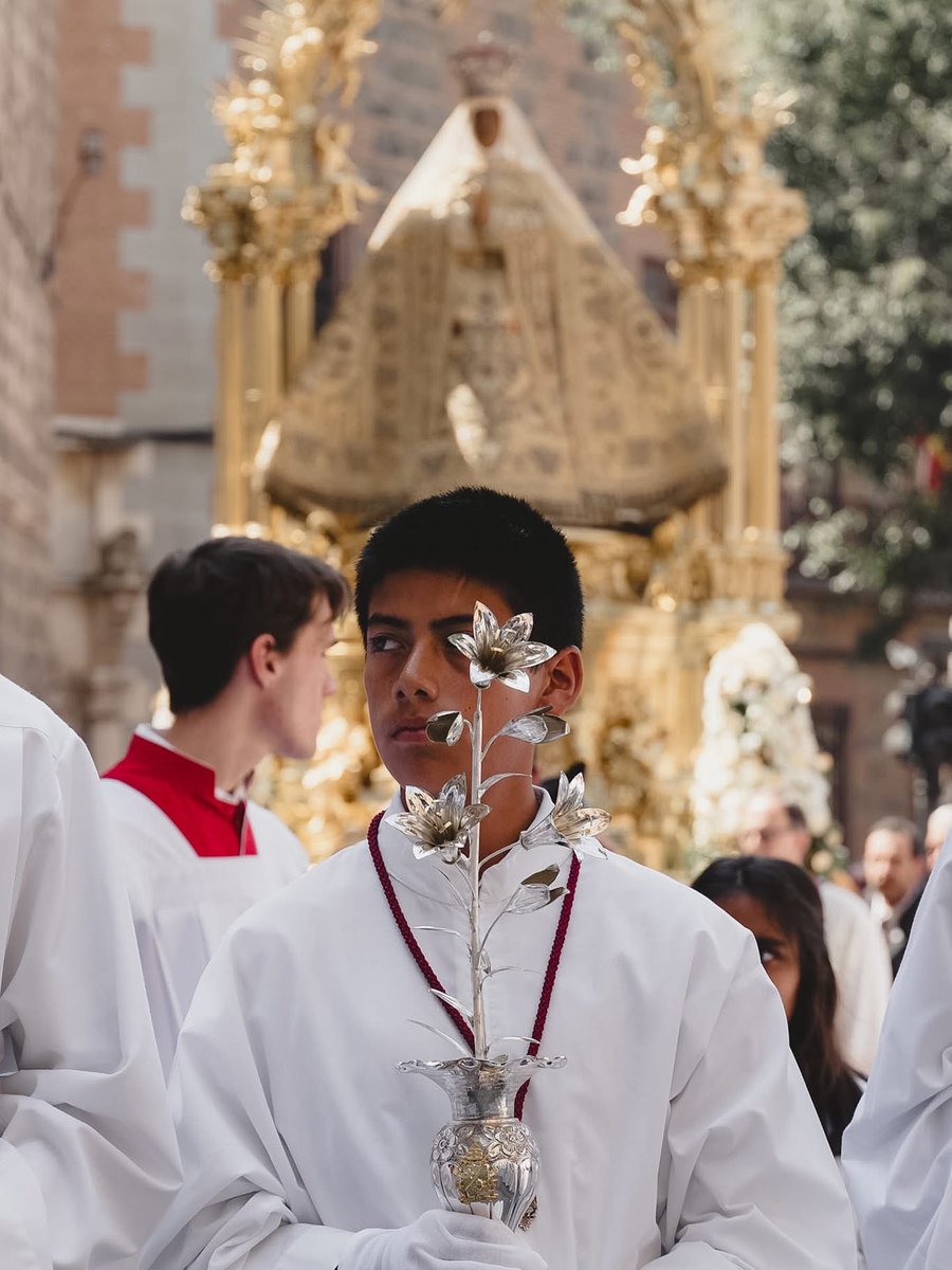 mabernalsanchez's tweet photo. La virgen del Sagrario de Toledo ya tiene el lirio de plata. Es la primera virgen en el mundo en conseguir la distinción creada por León XIV. https://t.co/9Jml8dPNKr