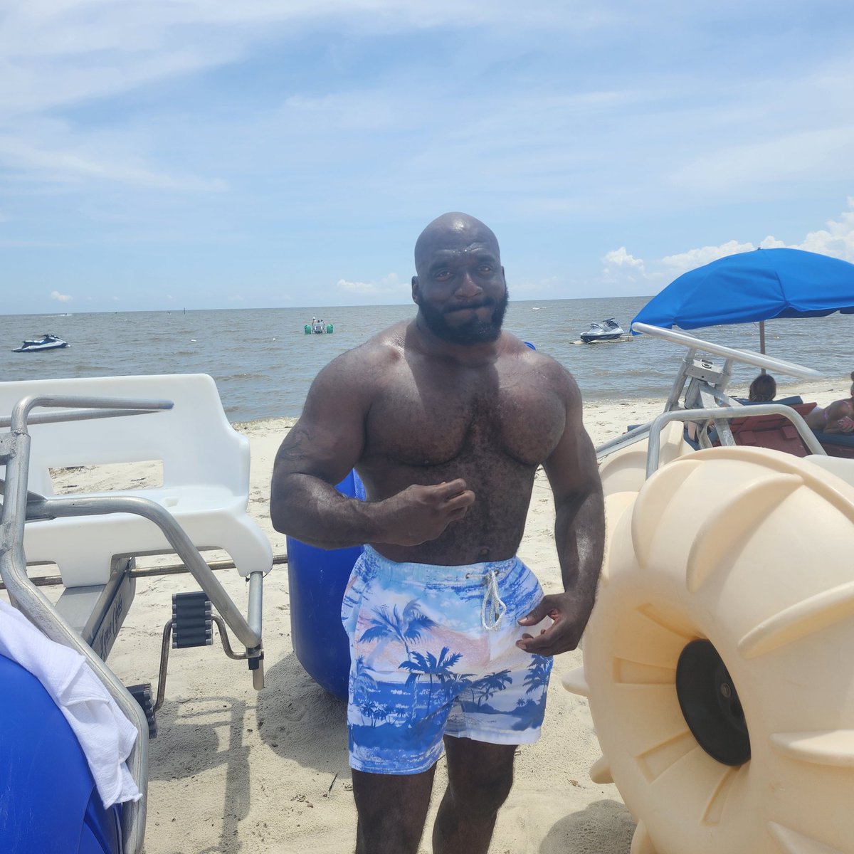 NPCMUSCLE_72's tweet photo. Enjoying my 54th Birthday on the Biloxi beach. https://t.co/Rtp5Mh8yVa