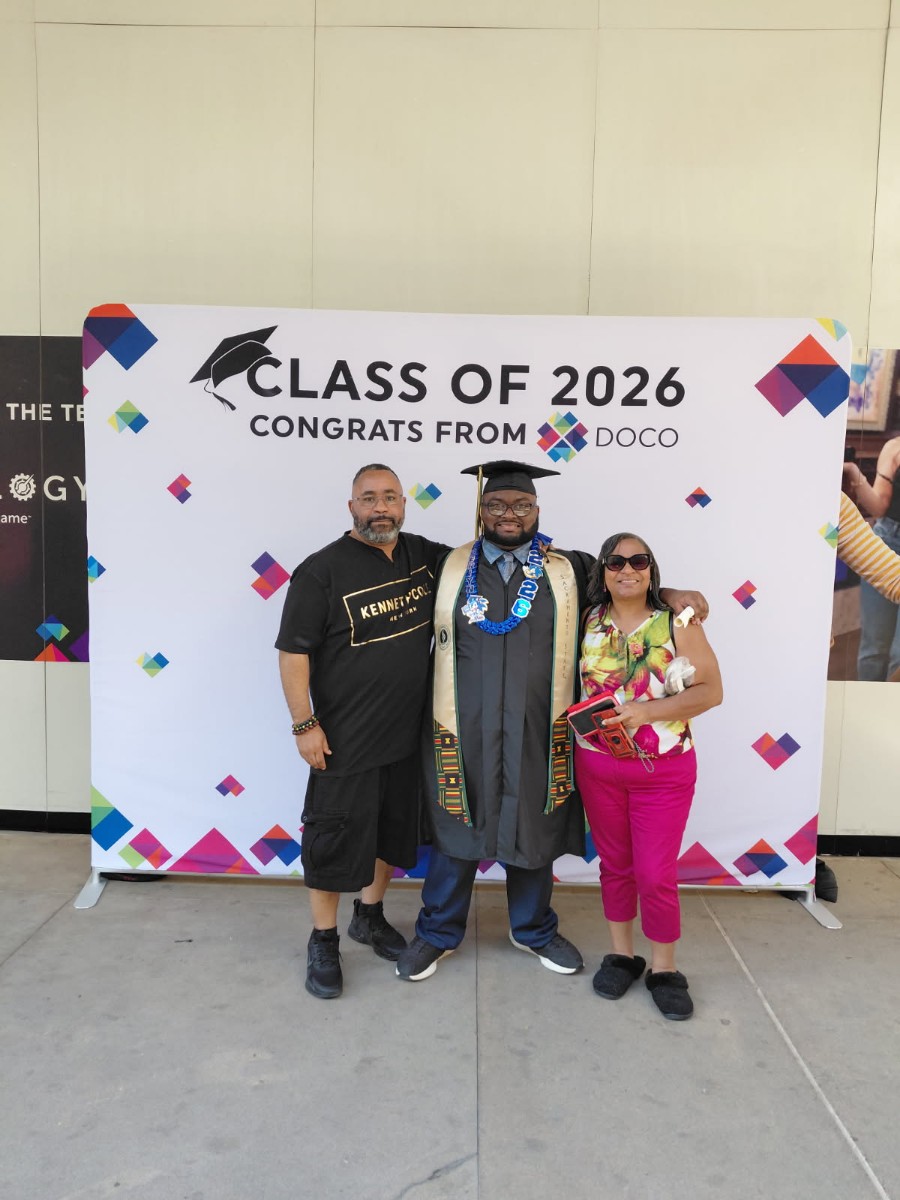 FinalChaos_SSB's tweet photo. Class of 2026! First generation Bachelor's in Electrical &amp; Electronics Engineering! Finally did it after 10 years of college life, straight out of high school! Thank you to all my friends and family for helping me get through the years!
1/2 https://t.co/oMh6pQbhdJ
