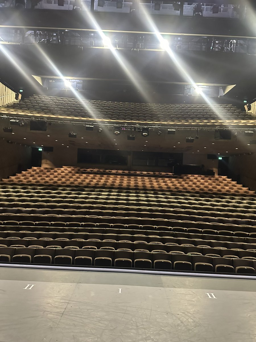 Mr_Kerry_C's tweet photo. The show was incredible! Costumes, staging, acting- all brilliant! 
To top it all, the wonderful Monica Barbaro gave us a back stage tour &amp; we got to say “Hi &amp; well done” to Aidan Turner! https://t.co/2SelMdQcVl