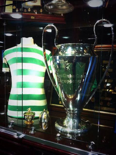 1975CONGO's tweet photo. @DerRohlSouness Only big clubs lift this trophy never forget  Rangers died chasing it 🍀 https://t.co/pXxXAJNy5J