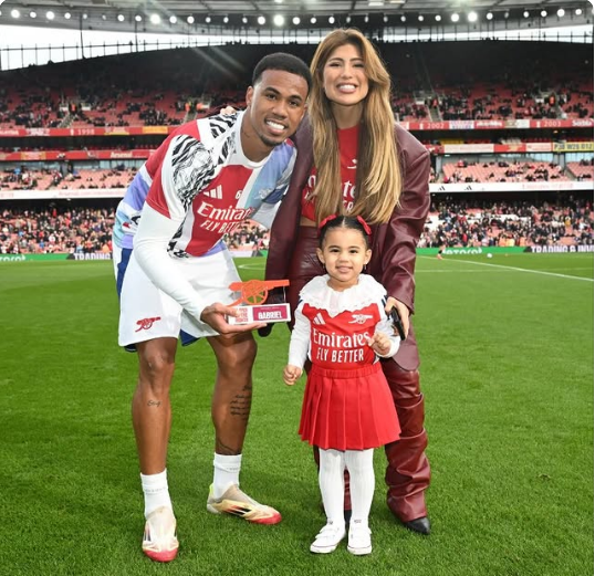 balotaromantico's tweet photo. gabriel magalhães:

é casado com a namorada de adolescência se conheceram na oitava série

além de ser pai de menina

os românticos estão com você magalhães, levanta a cabeça... https://t.co/Yf6eYKnQ7O