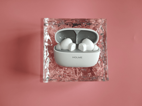 rafikhm7's tweet photo. Just unboxed my new wireless earbuds! No more tangled cords, sound quality is chef’s kiss—worth every penny.  #PackageDrop #TechFind， https://t.co/ncqoCkv966
