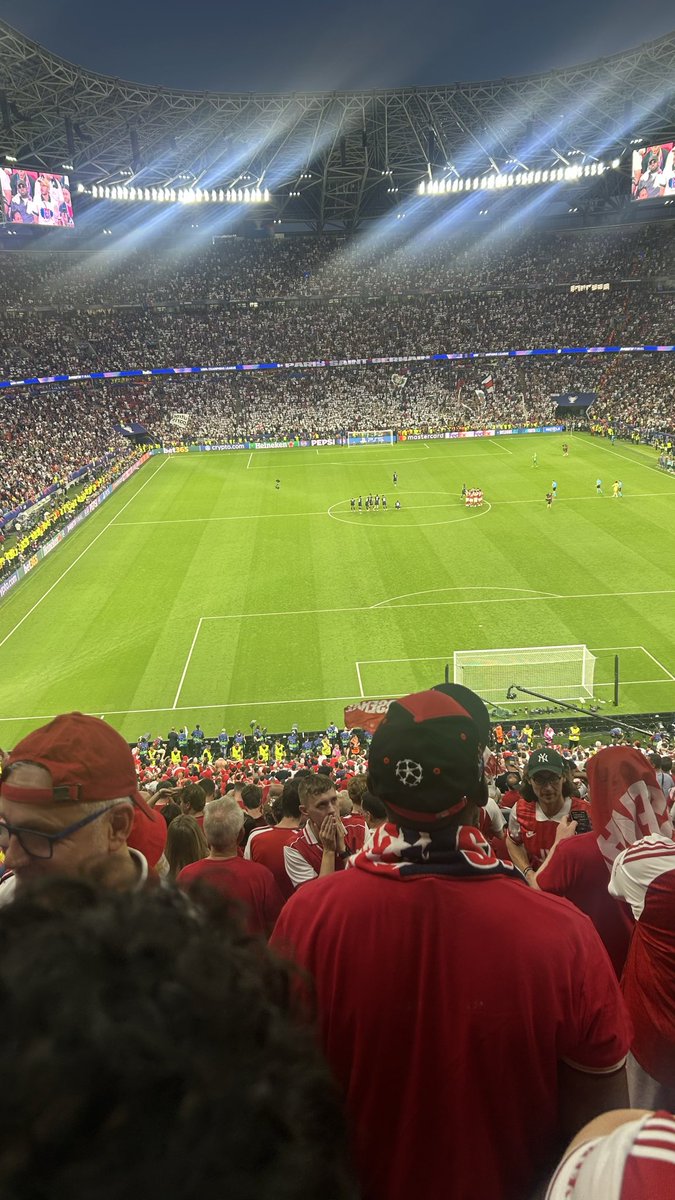 Anthony_Tactics's tweet photo. We didn’t do it but what an experience #arsenal https://t.co/YNwMyHQi2r
