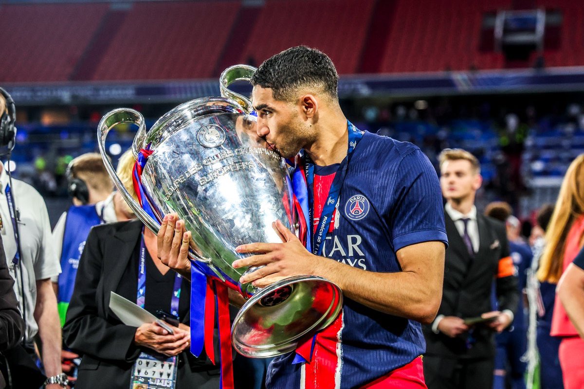 TFT_Morocco's tweet photo. Le palmarès INCROYABLE d’Achraf Hakimi 🇲🇦🤯:

Ligue des champions : 🏆🏆🏆
Coupe d’Afrique : 🏆

Le meilleur latéral de l’histoire du football ❤️🇲🇦 https://t.co/WVy2OJ0TGz