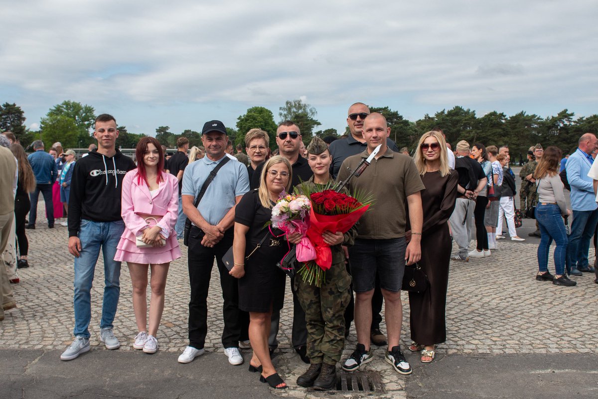 17WBZ's tweet photo. Elewi z #17WBZ  złożyli przysięgę wojskową podczas uroczystości ślubowania ojczyźnie w Świętoszowie.

Gratulacje dla wszystkich żołnierzy! 
To początek wojskowej drogi – powodzenia w dalszej służbie i wytrwałości w kolejnych wyzwaniach. 💪 https://t.co/6KL301KcVN