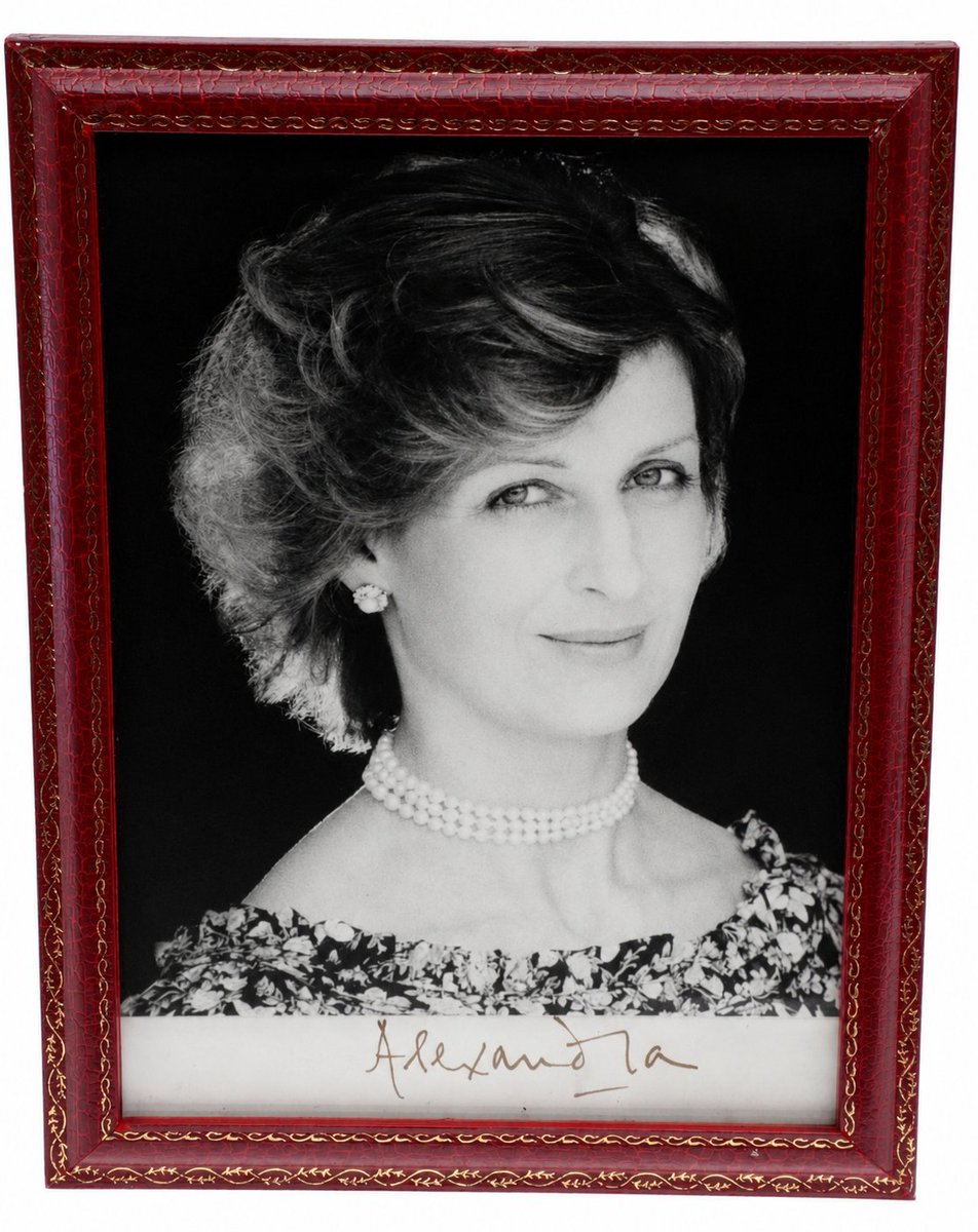 Andy_Broughton1's tweet photo. Latest: A hand signed presentation portrait of HRH PRINCESS ALEXANDRA OF KENT
#princessalexandra
#royalfamily
#Theandrewbroughtonautographcollection https://t.co/6gc5Ae7KfM