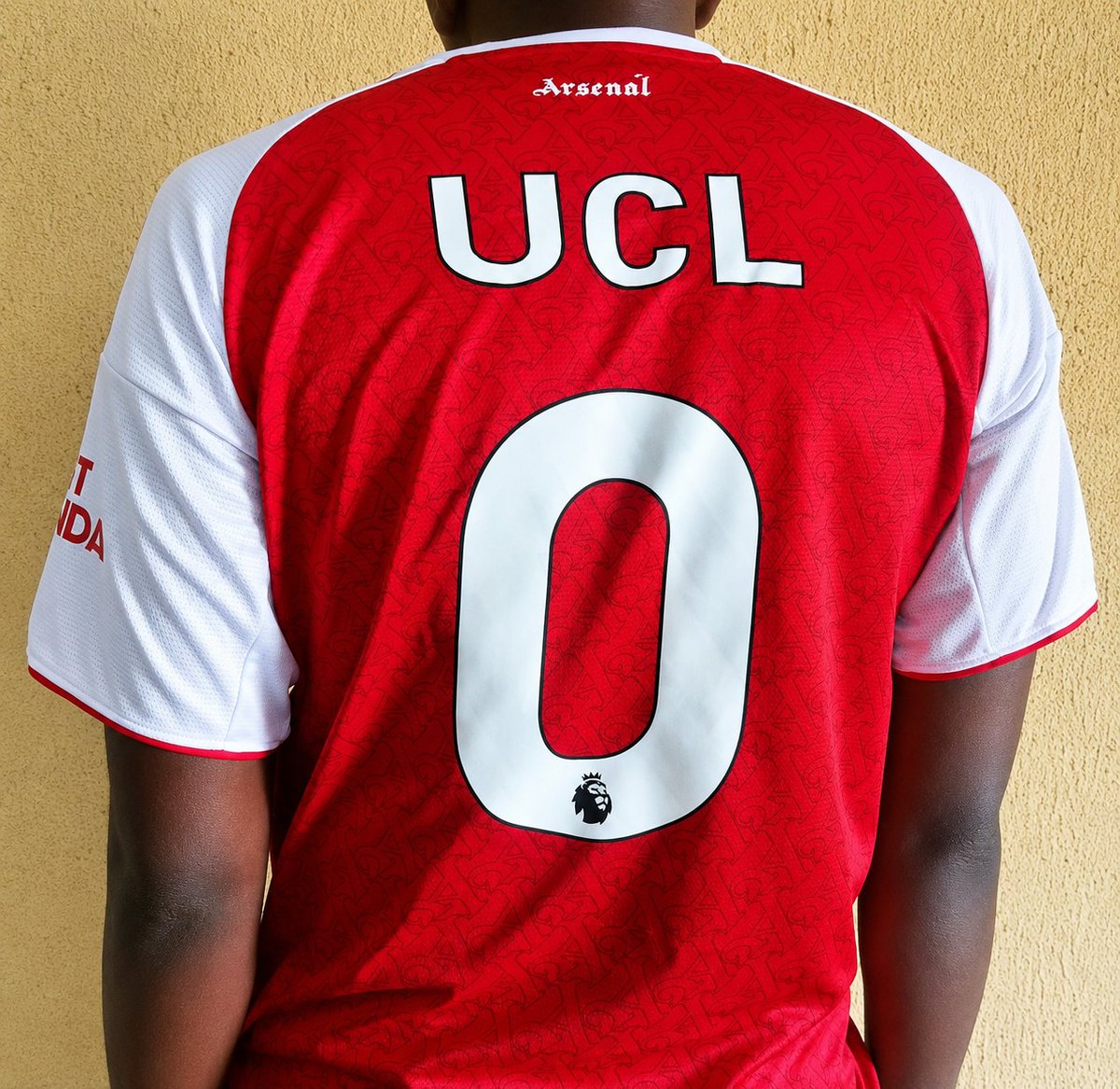 UTD_INVINCIBLE's tweet photo. Thank you @PSG_inside for saving my jersey.
#arsenal #psg #UCL https://t.co/i7hhjuYnYg