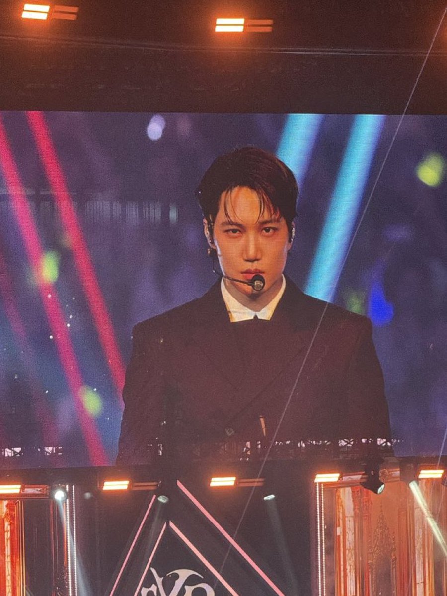 filmzkldin's tweet photo. “KAI is god” type of picture https://t.co/ykHJazjrxT