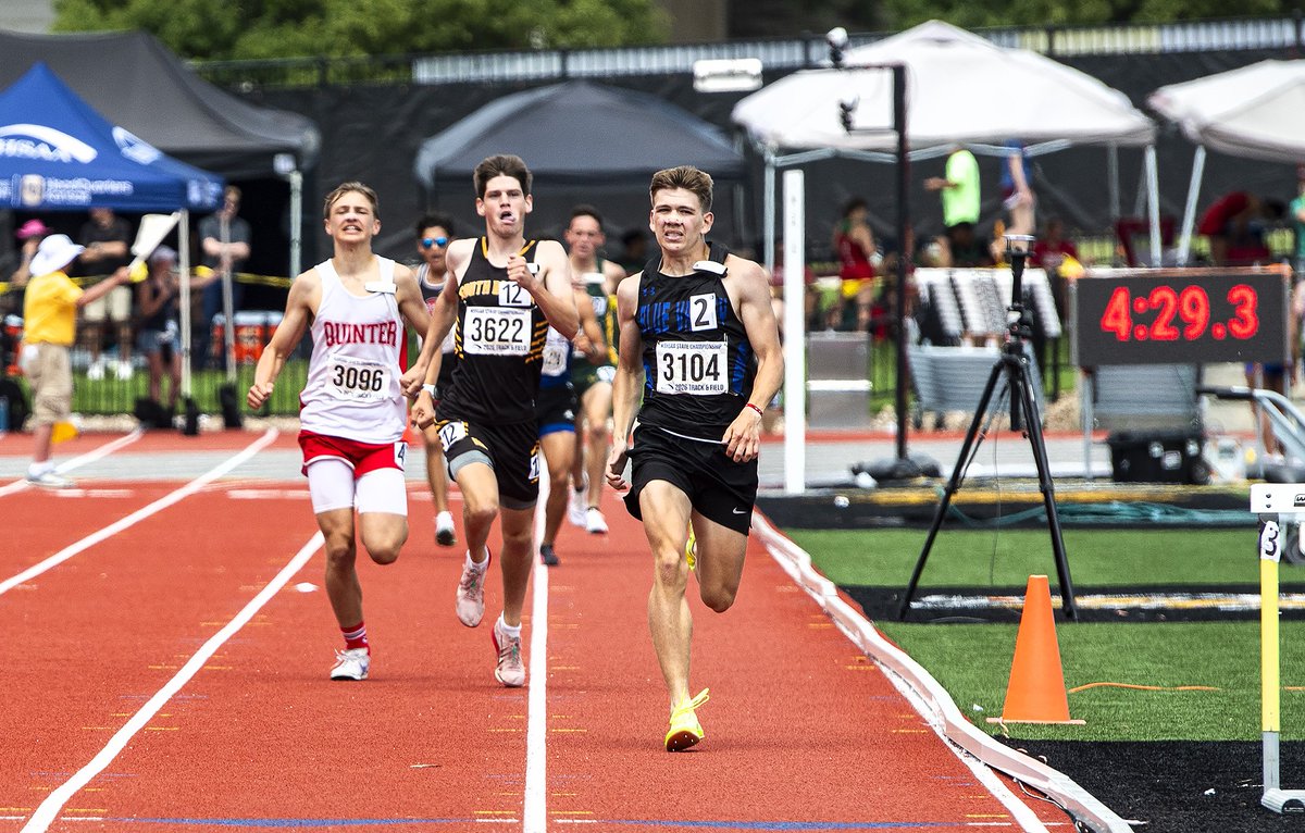 1350KMAN's tweet photo. 🥈2nd Place🥈

Blue Valley-Randolph's Titus Cobb takes silver in the 1A 1600 meter final with a time of 4:31.94.

Photo by Lewis Marien https://t.co/fmVR2kF3eX