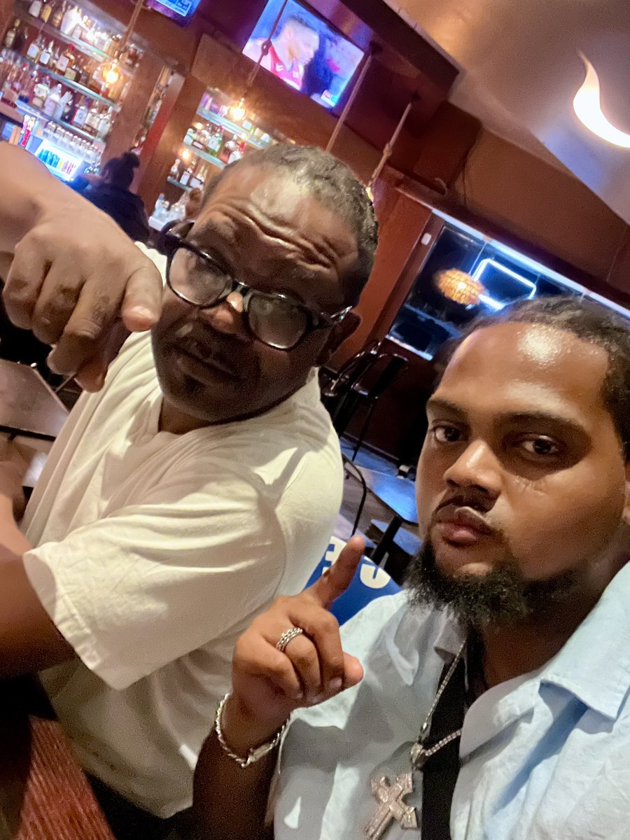 KingHeartsWorld's tweet photo. Tuesday night @flavabx Thanks to my manager @addaashman @c.e.o_now @musicnetworkmedia247 for the for the invitation 👍🏾 Had a good time 💯 Listening party for Welcome To The Party Remix coming soon Shout out to music recording engineer @barzyoungblack 🔥Follow artist #kinghearts https://t.co/vmZTrpoJyI