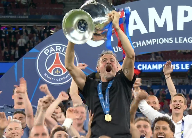TouchlineX's tweet photo. 🚨 𝗡𝗘𝗪: Luis Enrique lifting the Champions League trophy! https://t.co/ctERzCjUes