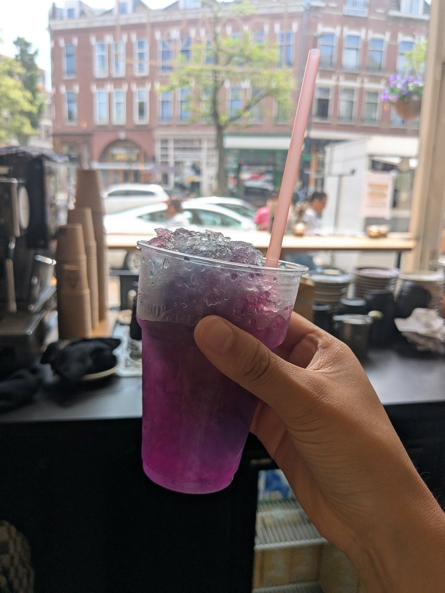 Hidiary39's tweet photo. ほっこりエピソード。働いてるカフェにスタンプカードがあって、10杯で1杯無料になるんやけど、常連さんの1人が、このカードで次にきた人のドリンクを無料にして😊って、自分のコーヒー代は払って帰ってった🚲️内面までべっぴんな常連さん、私もそういうことがさらっとできる人になりたい。 https://t.co/497CauWDs4