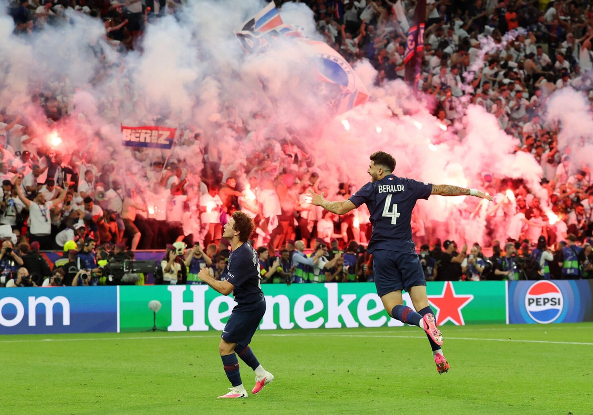 le_Parisien_PSG's tweet photo. DIRECT. Le PSG champion d'Europe : suivez les célébrations après le sacre parisien
➡️ https://t.co/TxiG5Yof08 https://t.co/zLzOU8zYMj