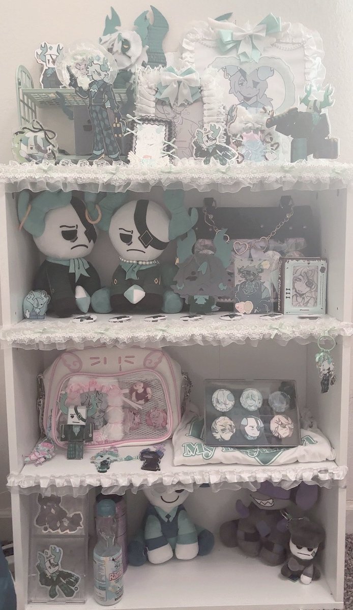 medkitr's tweet photo. finally reorganized my medkit shrine ^_^ https://t.co/YidY9K7dyy