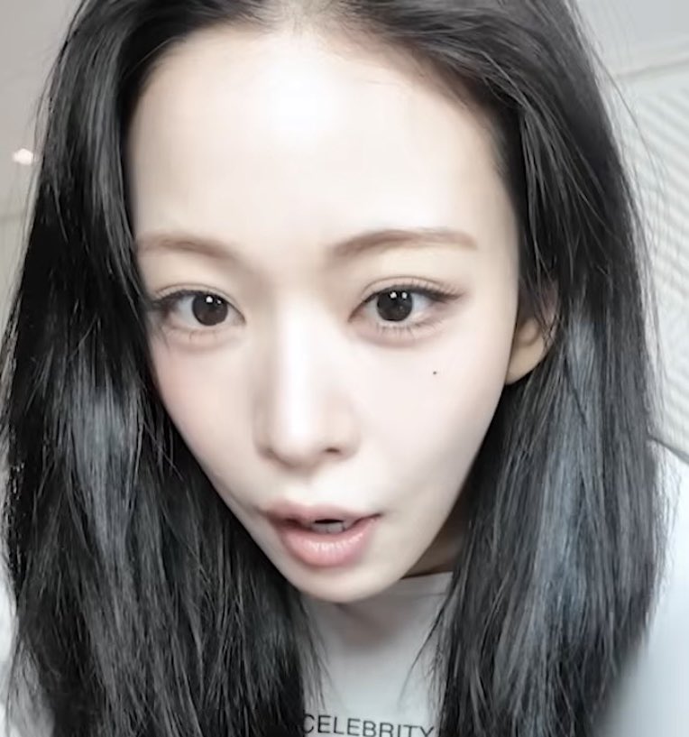 chaeng_mabbak's tweet photo. 이마 깐 챙이가 너무 보고시퍼써~~
챙이마빡반짝반짝✨ https://t.co/BBvLvhjPIC