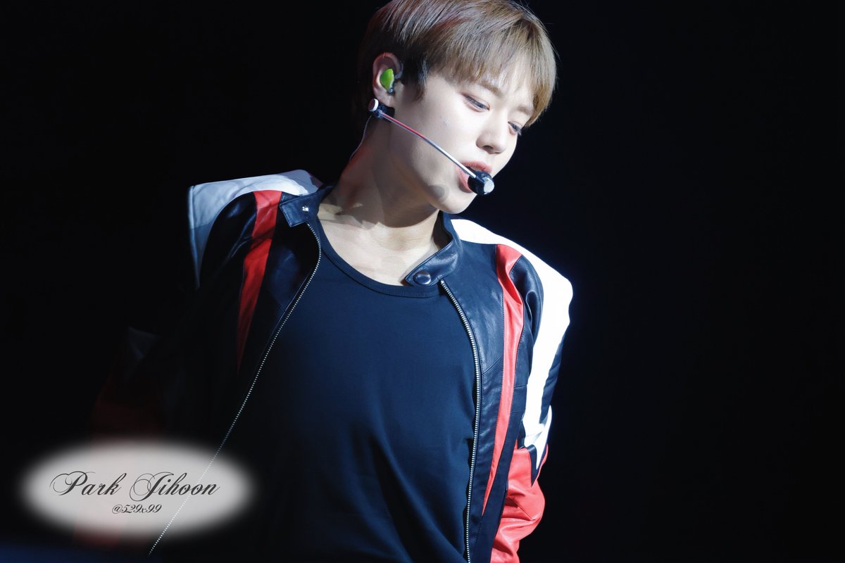 529x99's tweet photo. 260530 RE:FLECT FAN CONCERT in SEOUL
한국 팬콘 

❤️🖤❤️🖤

#박지훈 #PARKJIHOON https://t.co/2CjbAq5Xg3