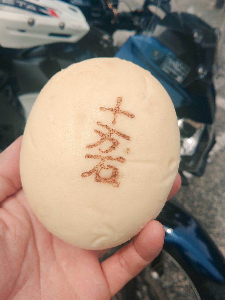 tottoko18's tweet photo. 高坂SAにて十万石あんぱん！
うまい、うますぎる！！ https://t.co/tTUVH2iDZh