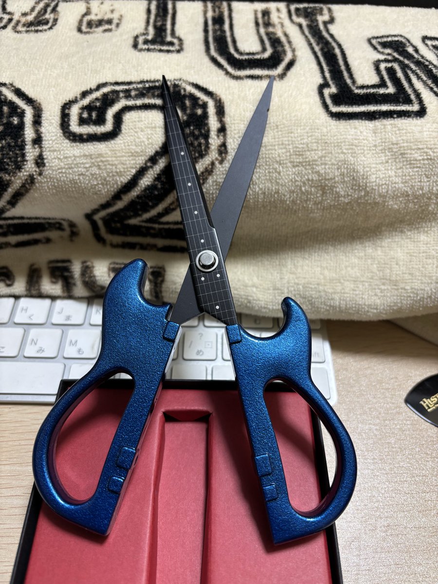iiitakeiii's tweet photo. やべぇ、めさテンションあがる‥
必要がないのに買ってしまった✂️
#ハサミ https://t.co/dwgsM7ScU6
