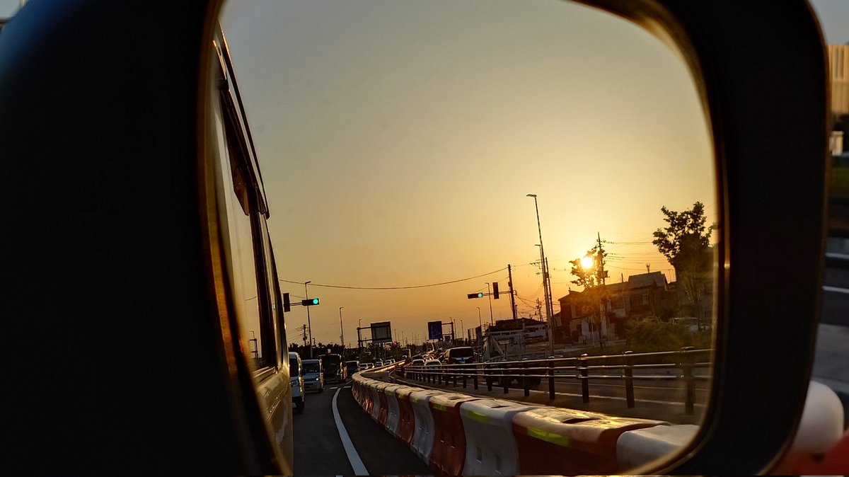 cloudstreeet's tweet photo. 仕事終え、振り向くと綺麗な夕日 https://t.co/PGUBXpQw6r