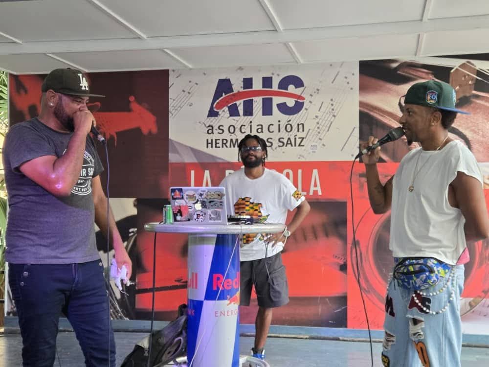 ahsjovenescuba's tweet photo. Aquí te compartimos instanteas del concierto del grupo de rap Pasión Oscura en la Pérgola del Pabellón Cuba, sede nacional de la AHS.
#AlmaAHS
#ElArteNosUne
#AHSCuba
#ElArteNoPara
#Ahs40Años https://t.co/l03xu8qIIe