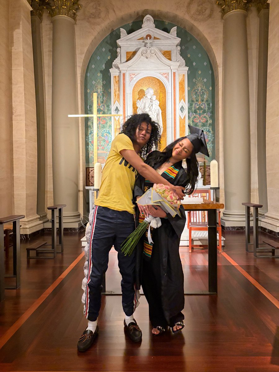 trussitbby's tweet photo. baby sis done graduated 1st gen https://t.co/TaaZqRbl9P
