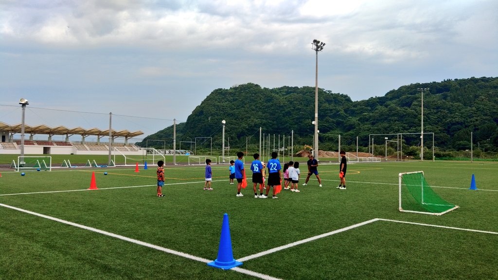 ibusuki_fa's tweet photo. 現在、ピッチ上ではサッカースクールが開催されています😉 https://t.co/ImCEggx6bV