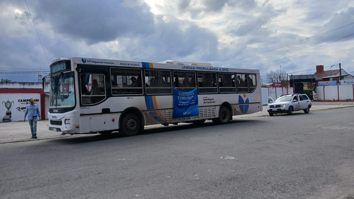 CASMOficial's tweet photo. 🔴⚪️ #Institucional

Conociendo La Ciudadela 🏟

Como cada sábado, dos delegaciones del Bus de Turismo de la Municipalidad de San Miguel de Tucumán recorrieron nuestro museo y el estadio más caliente del país acompañados por integrantes del @DIHECASM 🙌

⌚️ Horarios de atención del museo:

● Lunes a viernes de 9 a 17hs.
● Sábados de 9 a 13hs.

#VamosCiudadela