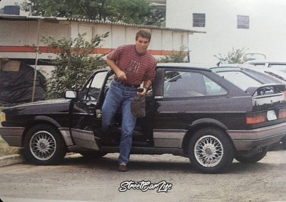 futnostalgico's tweet photo. O goleiro Zetti chegando ao CT do São Paulo no seu GOL GTI em 1993.

Nostálgico! https://t.co/mV5cGBD1s4