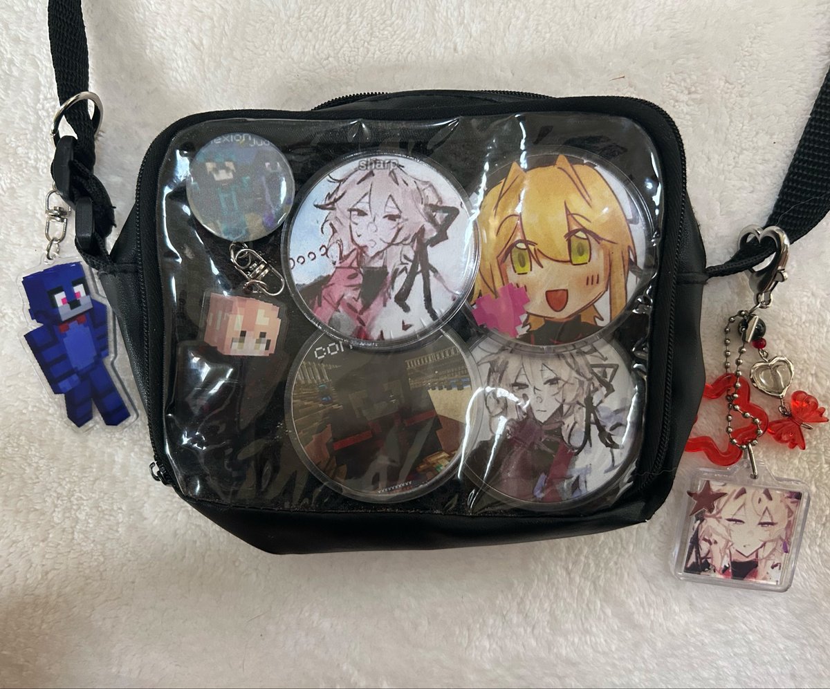 kannot_'s tweet photo. I swear i have another ita bag i can expand my collection i just need more pins…💔 #sharpness #judelow https://t.co/aVkeMlHYtq