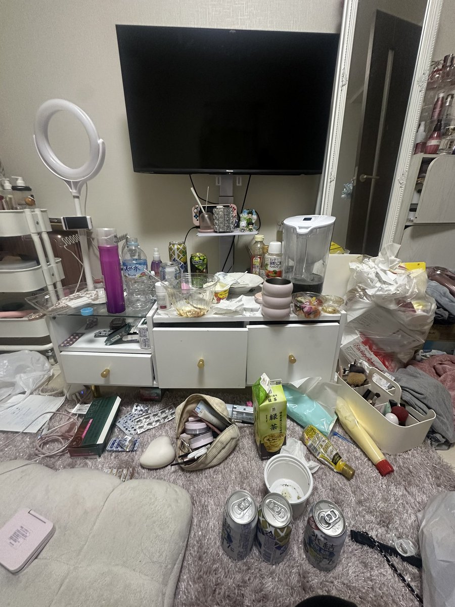 kourogichan's tweet photo. 夜職躁鬱癇癪持ち社会不適合を舐めるなよ https://t.co/uzD7gfLjJz