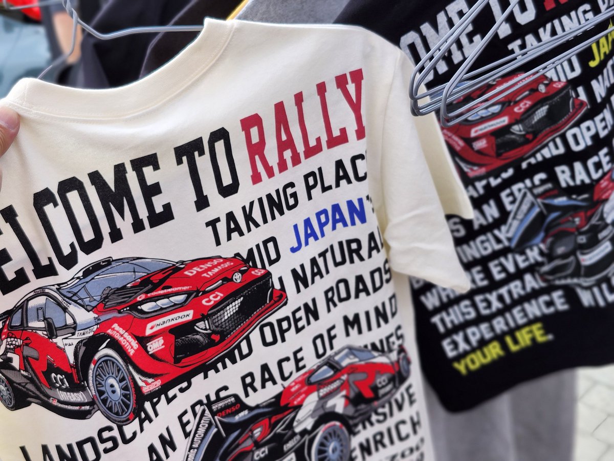 GR_TRESSA's tweet photo. 【ルボランカーズミート最終日】
赤レンガ倉庫で行われているクルマの祭典が本日で終了です。ラリージャパンでは売り切れている新作Tシャツがここ横浜では購入可能です！アンケートでプレゼントも✨17時までやってますので是非遊びにきてください！
#weins #GR #グッズ  #イベント https://t.co/j3BdRCHkBC
