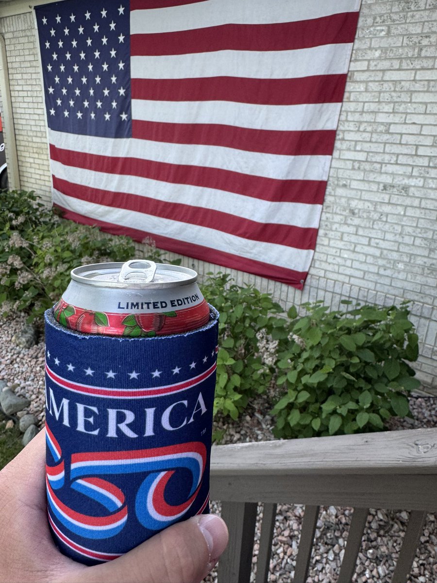 JJohnson_IV's tweet photo. What the fuck is a kilometer 🦅 #American #bapple https://t.co/LKNEH5oBGM