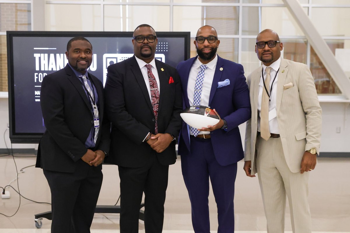 SedberryJr's tweet photo. Honored to present at the @TABSE_Texas Aspiring Head Coaches Summit and invest in the next generation of leaders.

Thankful for the opportunity to share, mentor, and give back to coaches who will impact young people for years to come.

“The true measure of leadership is not what you build, but what you leave behind.”

Raise the Standard.

#TABSE #Leadership #RaisingTheStandard