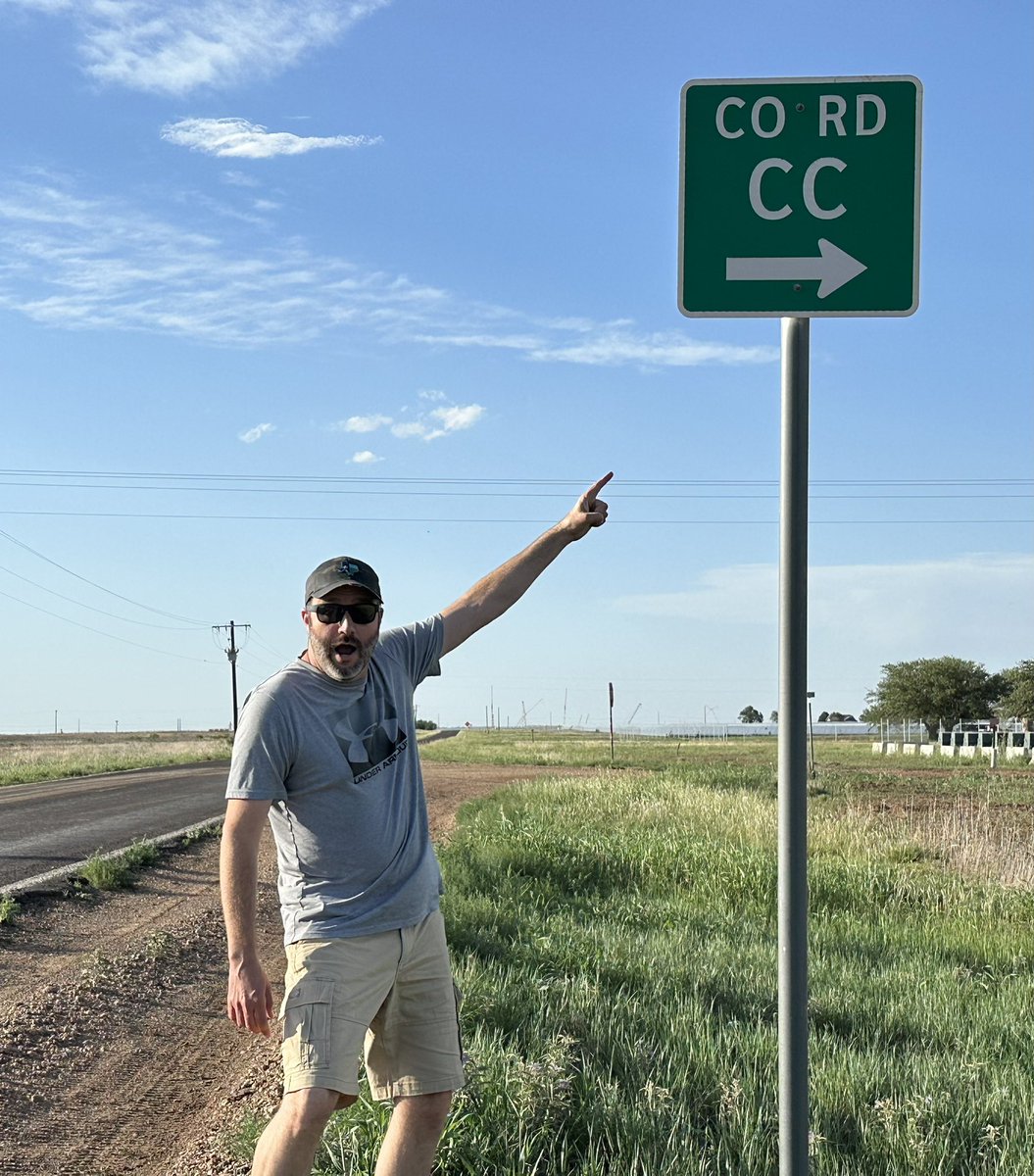 KyleStormChaser's tweet photo. @WxFanaticCC adopted his own road while we were watching storms in Childress Co. 🌅 https://t.co/WLiEswn1yj