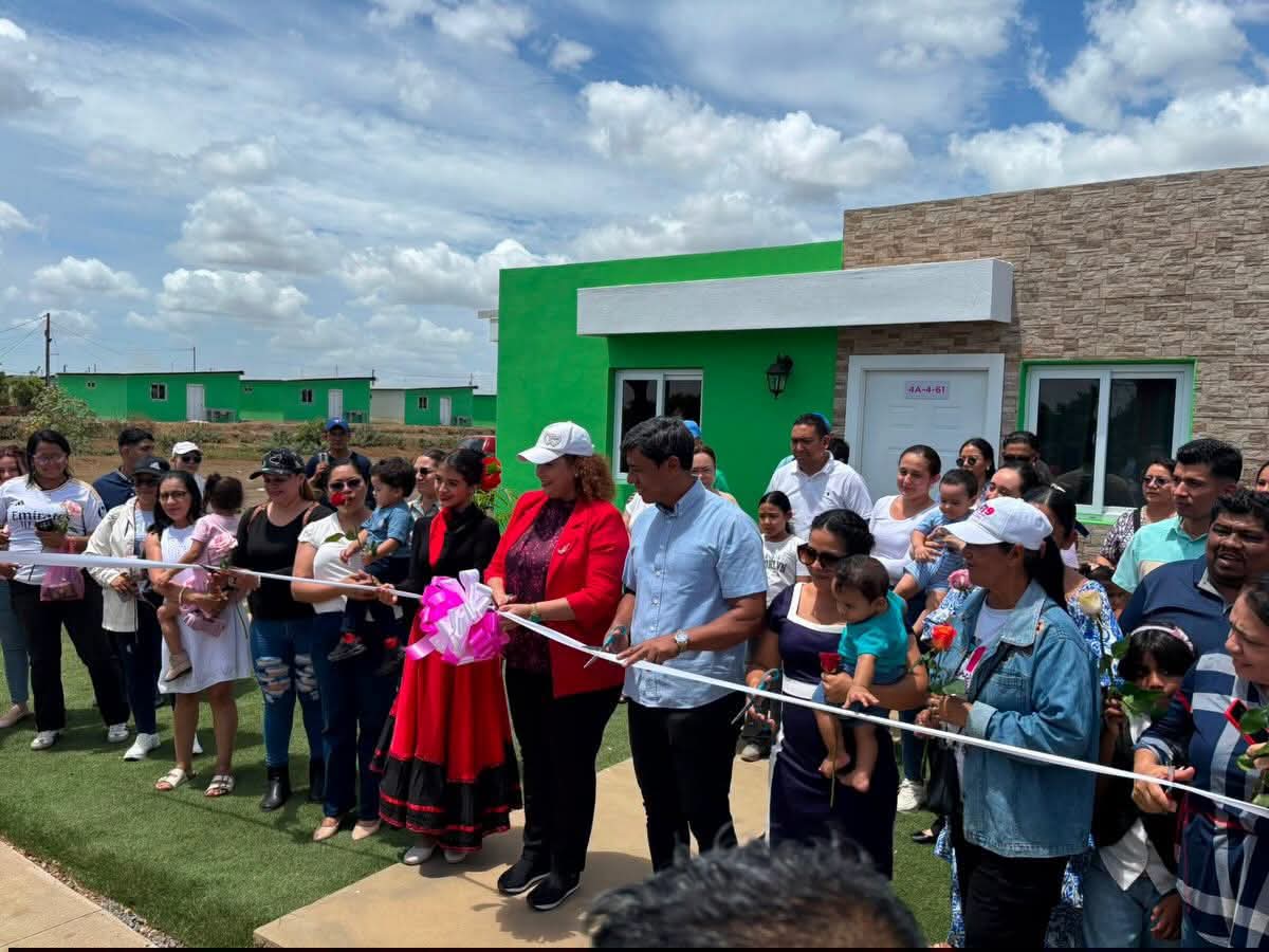 elcaitenic's tweet photo. Residencial Las Madres ha sido entregado hoy 30 de mayo, una nueva urbanización del Programa Habitacional Bismarck Martínez, que continúa garantizando bienestar a las familias, en homenaje al Día de las Madres!
#30DeMayo 
#ElCaite https://t.co/JKe036oxXG
