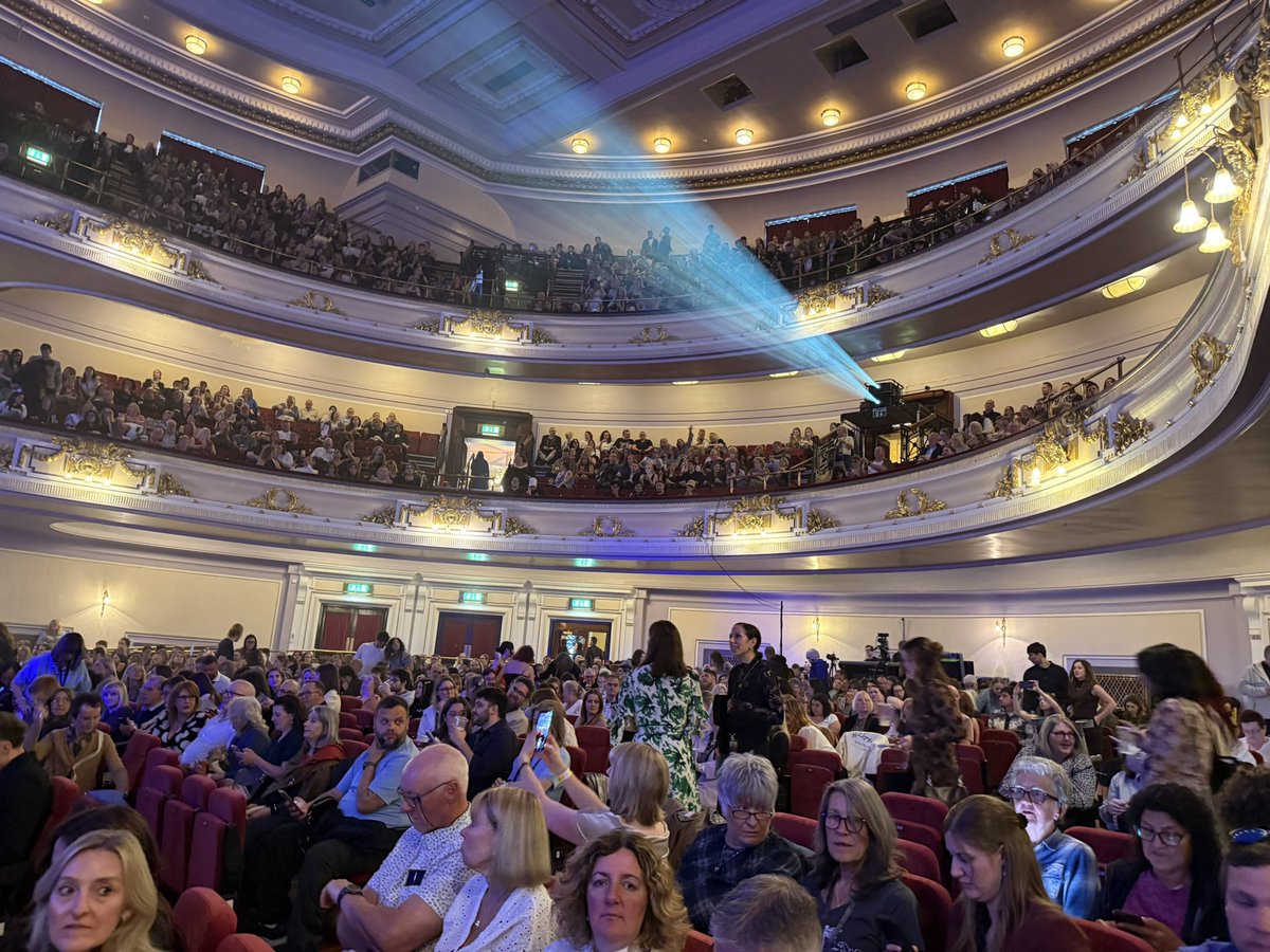 straw_rae's tweet photo. Oh and here are some pics of Sam at Red Carpet and also Usher Hall which is beautiful inside! https://t.co/RYQPe4Fthb