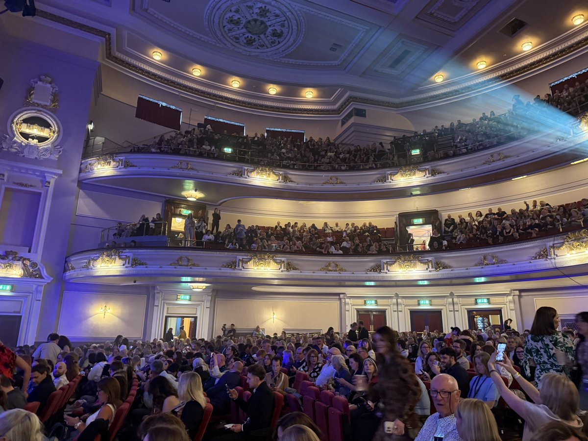 straw_rae's tweet photo. Oh and here are some pics of Sam at Red Carpet and also Usher Hall which is beautiful inside! https://t.co/RYQPe4Fthb