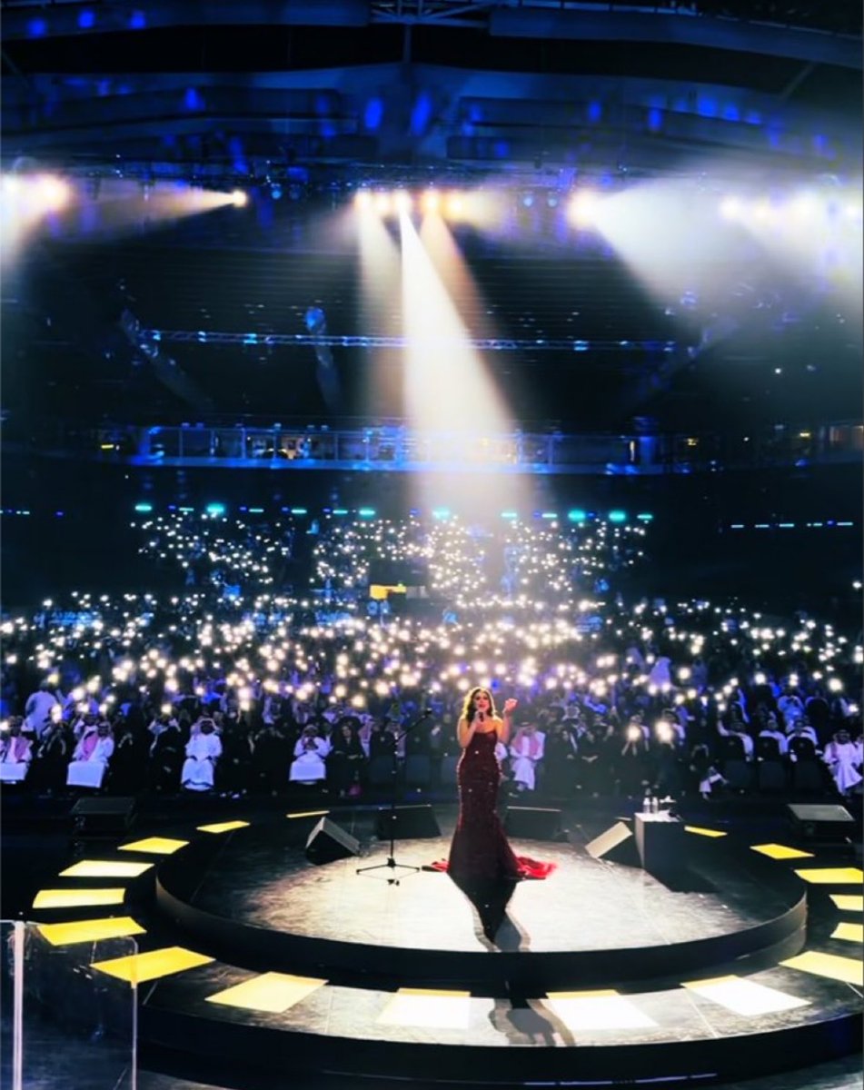 Angham_Access's tweet photo. صورة الليلة 🤩 النجمة الاستثنائية صوت مصر #انغام وجمهورها في الرياض 🤩♥️ كالعادة جمهور ومُحبين بالآلاف♥️ @Angham 
#انغام_في_الرياض https://t.co/IQvxlbT086