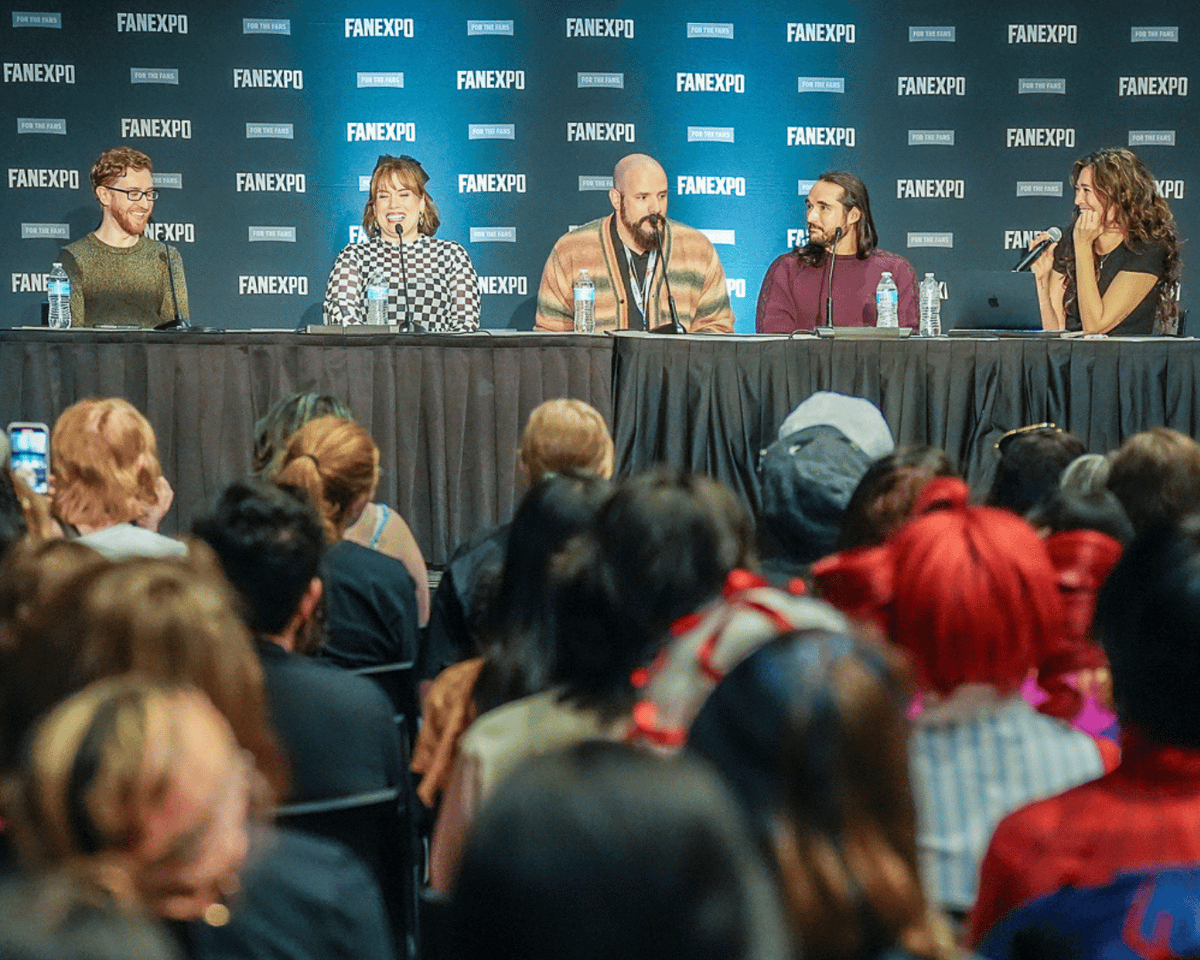 fanexpodenver's tweet photo. That's a wrap for Day 3 🎬 Tune in tomorrow for another exciting day of panels, cosplay, and fandom fun. 

Which panel was your favorite that you caught today?

#FANEXPODenver #Denver #Celebrities #Panels #ThingsToDoDenver https://t.co/CUsre7gVgJ