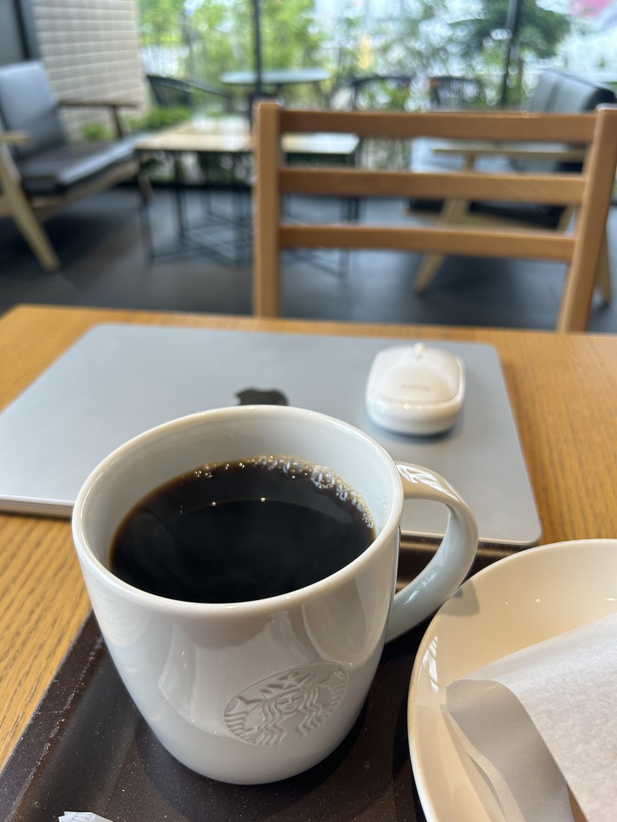 Tomoko_code50's tweet photo. 次女の全国模試送迎のため、久しぶりの外作業。
田舎のスタバは、朝はめっちゃ空いてます。この時間はモーニング付の喫茶店いくわなぁ。 https://t.co/HctccXannB