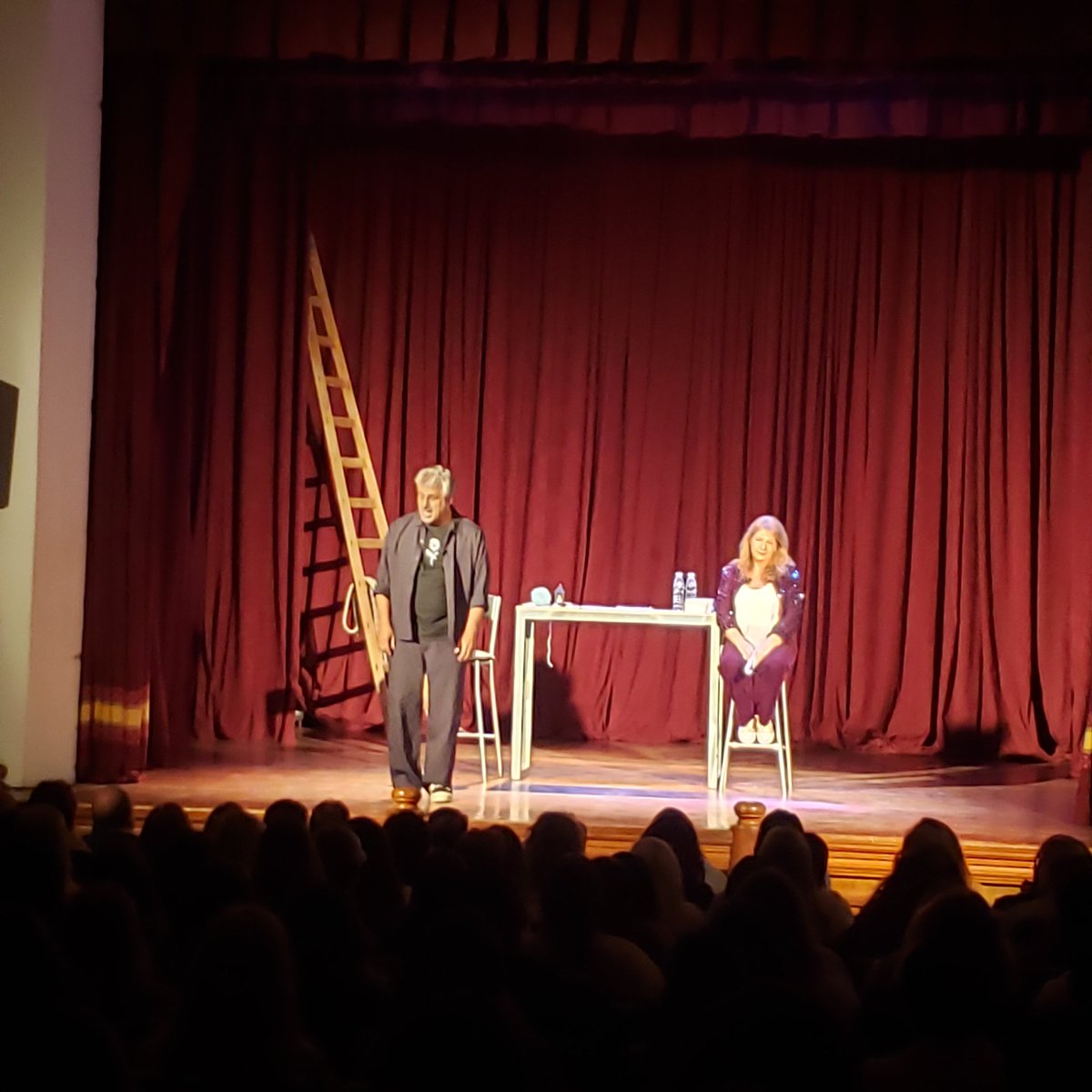 DanielRevolArg's tweet photo. Más livianos: Llegó el momento de "Soltar para ser feliz" #Ahora en #Maipú. En plena función con @mariomassaccesi y Patricia Daleiro, en la Sociedad Italiana. La gira sigue y sigue. https://t.co/ymbQG4knN7