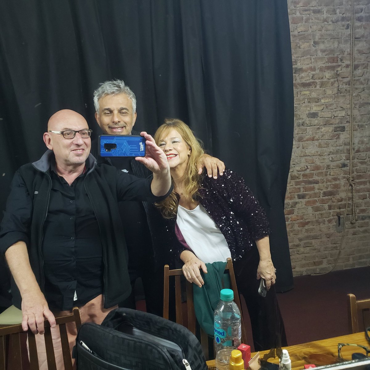 DanielRevolArg's tweet photo. Más livianos: Llegó el momento de "Soltar para ser feliz" #Ahora en #Maipú. En plena función con @mariomassaccesi y Patricia Daleiro, en la Sociedad Italiana. La gira sigue y sigue. https://t.co/ymbQG4knN7